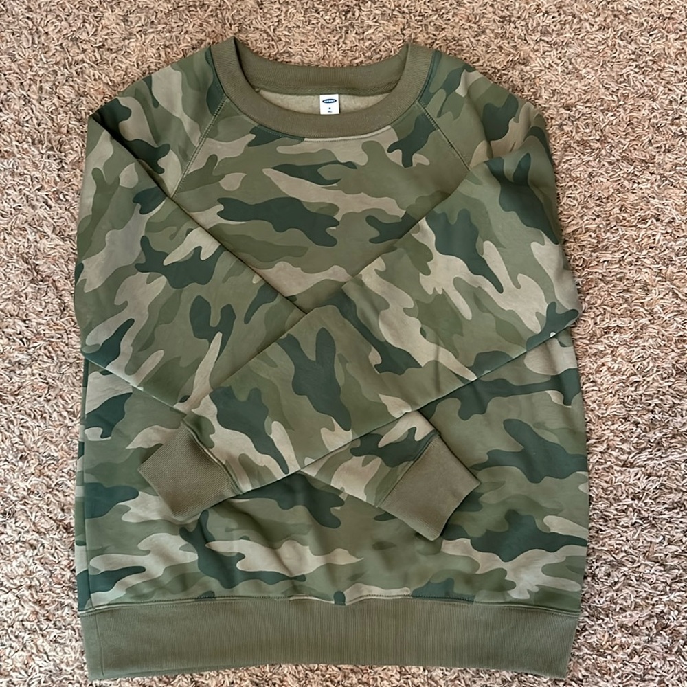 Women’s crewneck sweatshirt